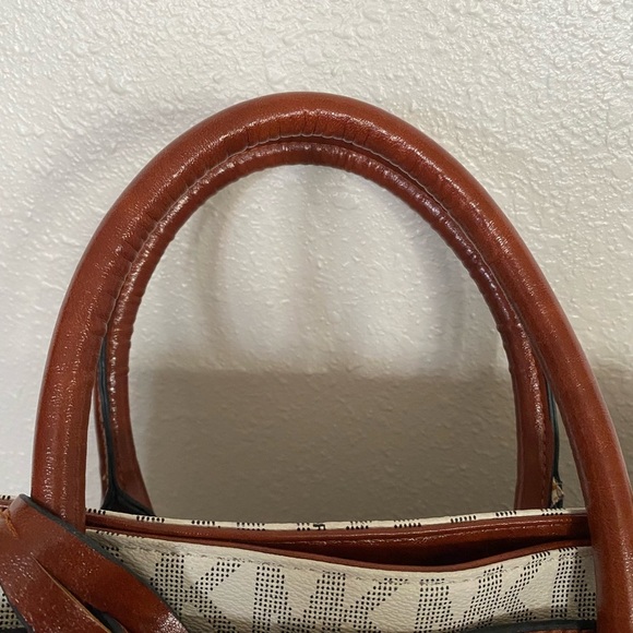 Michael Kors SIGNATURE HAMILTON SAFFIANO SATCHEL SIZE- L - Picture 12 of 15